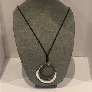 💜3 for $25 NWOT Circle Necklace